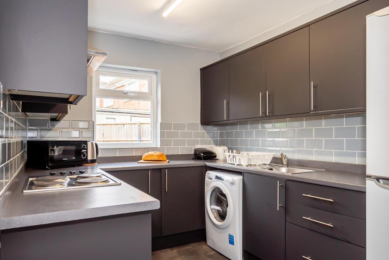 Shirley House 3, Guest House, Self Catering, Self Check In With Smart Locks, Use Of Fully Equipped Kitchen, Close To City Centre, Ideal For Longer Stays, Walking Distance To Bat, 20 Min Drive To Fawley Refinery, Excellent Transport Links Саутгемптон Экстерьер фото