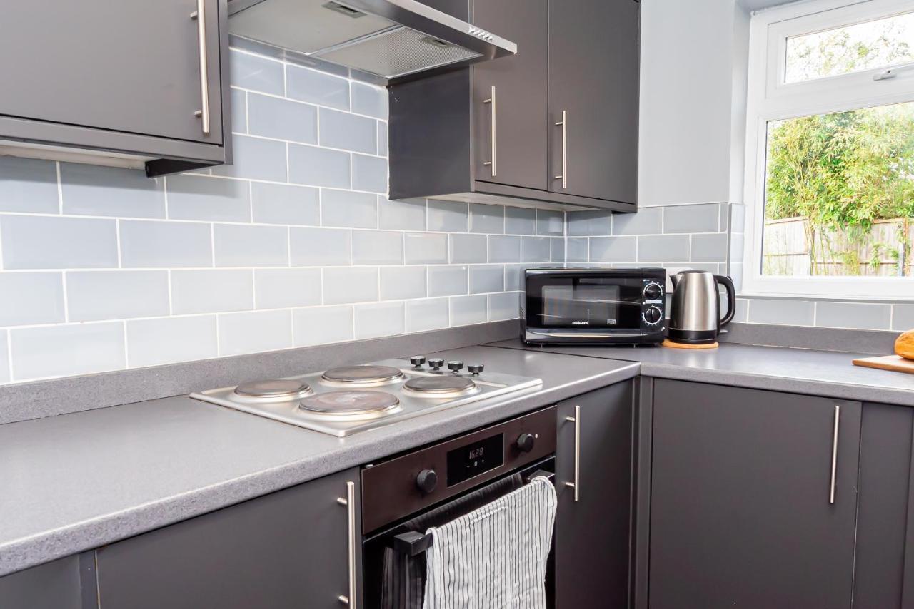 Shirley House 3, Guest House, Self Catering, Self Check In With Smart Locks, Use Of Fully Equipped Kitchen, Close To City Centre, Ideal For Longer Stays, Walking Distance To Bat, 20 Min Drive To Fawley Refinery, Excellent Transport Links Саутгемптон Экстерьер фото