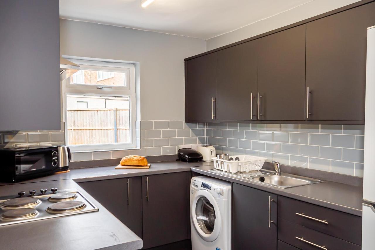 Shirley House 3, Guest House, Self Catering, Self Check In With Smart Locks, Use Of Fully Equipped Kitchen, Close To City Centre, Ideal For Longer Stays, Walking Distance To Bat, 20 Min Drive To Fawley Refinery, Excellent Transport Links Саутгемптон Экстерьер фото
